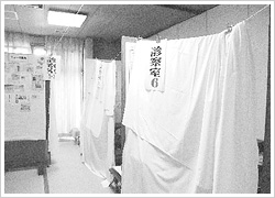 長島町文化ホールの仮設診察室（鹿児島県長島町）